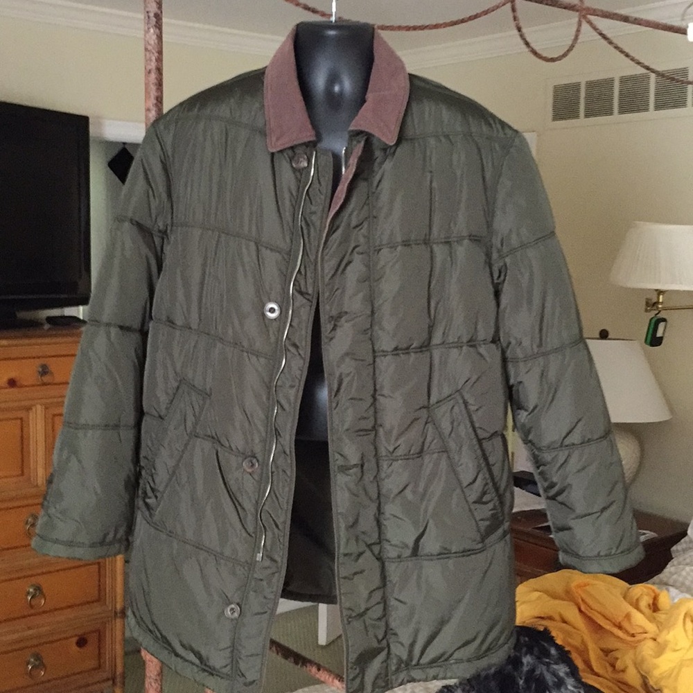 Brioni Men’s quilted field jacked. Dark green.